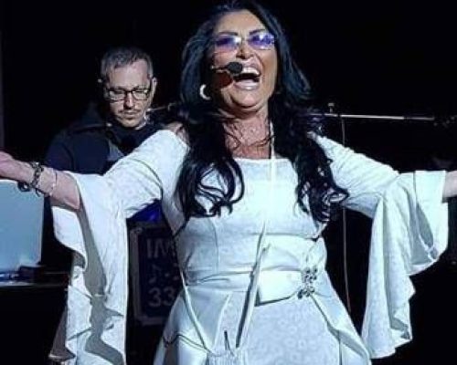 Addio a Cinzia Oscar, voce della canzone napoletana: aveva 63 anni