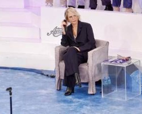 Amici, oggi domenica 1 marzo: gli ospiti di Maria De Filippi