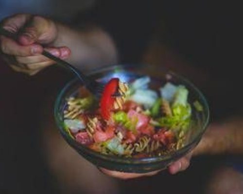 Anche la dieta mediterranea evolve, più efficace se segue l’orologio biologico: i consigli