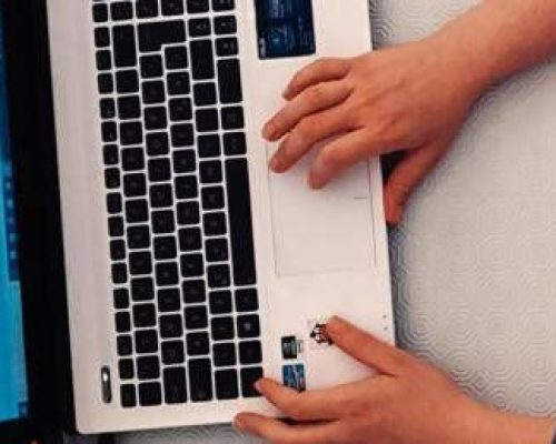 Cade mentre è in smart working, riconosciuto come infortunio sul lavoro