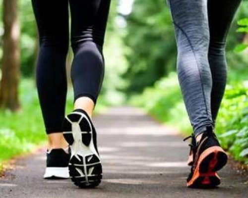 Camminare allunga la vita, con l’attività si guadagnano anni: lo studio