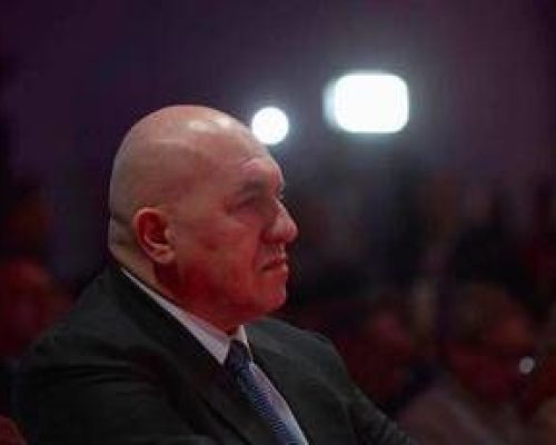 Crosetto bloccato a Dubai, volo cancellato dopo attacco Usa all’Iran