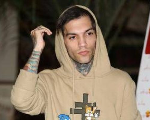 GionnyScandal, il passato difficile: “Quando è morta nonna ho tentato il suicidio”