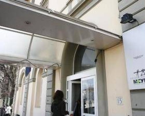 Incidente a Prato, bambina di 5 anni travolta da un’auto: è grave﻿