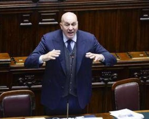 Iran, Crosetto: “Blitz non comunicato ad alcun Paese Ue, io a Dubai dopo mia valutazione”