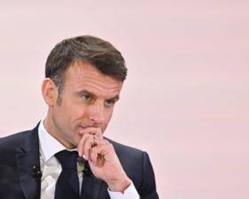 Iran, Macron invia la portaerei De Gaulle: “E’ in rotta per il Mediterraneo”