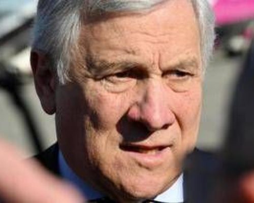 Iran, Tajani: “Oman chiude frontiera, italiani restino a Dubai”