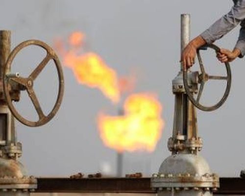 Iran, petrolio arriva a 105 dollari al barile: prezzo record da luglio 2022