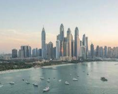 Italiani bloccati a Dubai e nel Golfo, cosa rischiano e cosa aspettarsi
