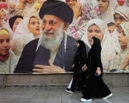 Khamenei, chi è l’uomo diventato ayatollah in una notte