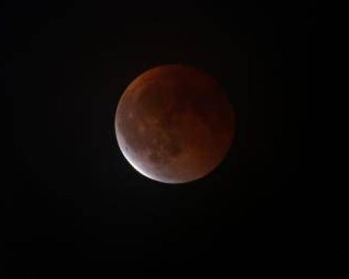 Luna di sangue, oggi l’eclissi totale: cos’è e quando vederla