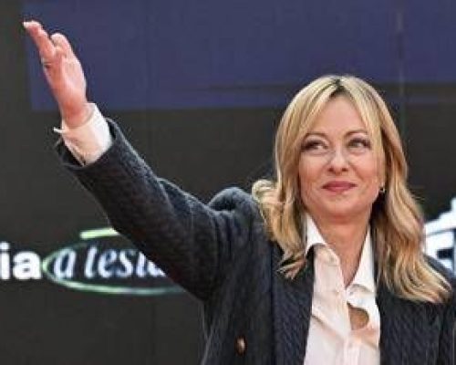 Meloni chiude Atreju, nel mirino Landini e Schlein: “Chi non ha contenuti scappa”