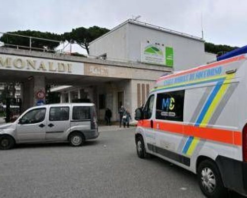 Napoli, “si indaga su altri due casi di trapianti sospetti al Monaldi”
