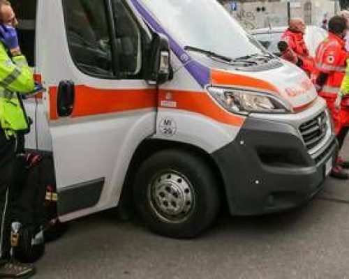 Operaio di un cantiere stradale travolto e ucciso da un’auto nel Milanese