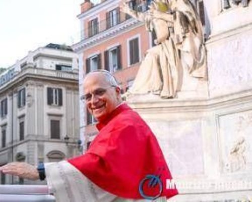 Papa Leone a piazza di Spagna per l’omaggio all’Immacolata: “Si aprano porte di pace”