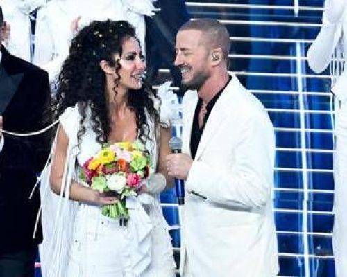 Raf dedica il brano alla moglie, la figlia Bianca: “Due adolescenti innamorati”