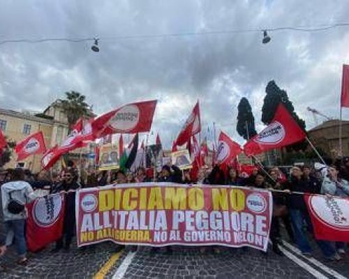 Referendum, a Roma corteo per il ‘no’: “Contro il governo e la guerra”