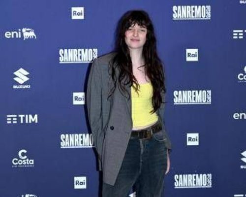 Sanremo 2026, Angelica Bove con ‘Mattone’: chi è l’artista delle Nuove Proposte