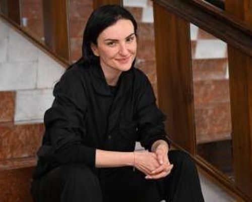 Sanremo 2026, Arisa chi è: il primo Festival, lo sfogo ‘contro’ Amadeus, la tricotillomania