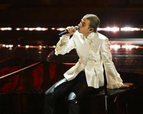 Sanremo 2026, Chiello chi è: il brano ‘Ti penso sempre’ e la polemica con Morgan