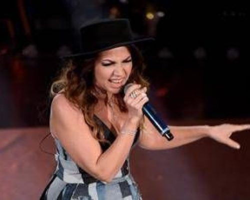 Sanremo 2026, Cristina D’Avena chi è: la cover con le Bambole di Pezza