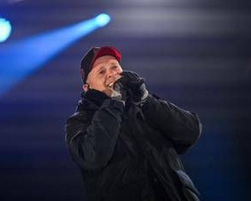 Sanremo 2026, Max Pezzali protagonista della Costa Toscana: dagli 883 alla carriera solista