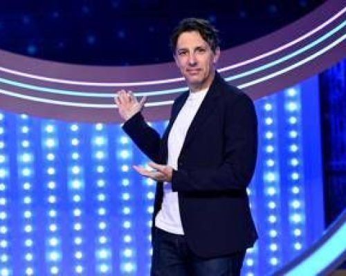 Sanremo 2026, co-conduttore Ubaldo Pantani: chi è l’imitatore di Lapo Elkann