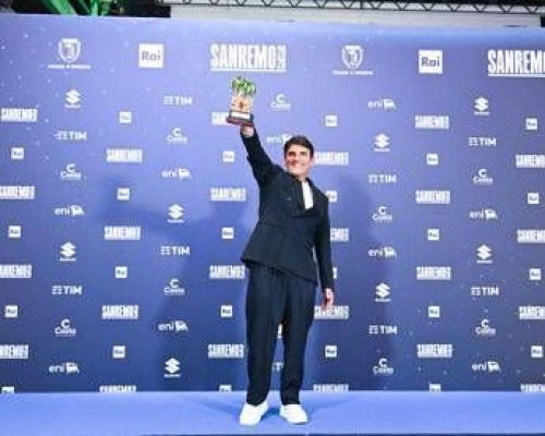 Sanremo, vince ‘Per sempre sì’ ma la Crusca boccia il testo: “Troppi luoghi comuni”