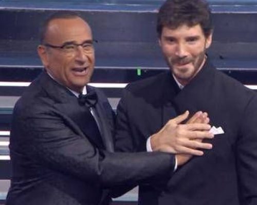Stefano De Martino conduttore Sanremo 2027: “Carlo, non spegnere il telefono: ne avrò bisogno”