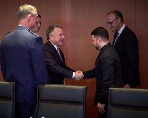 Ucraina, oggi nuovo vertice a Berlino. Witkoff: “Molti progressi con Zelensky”