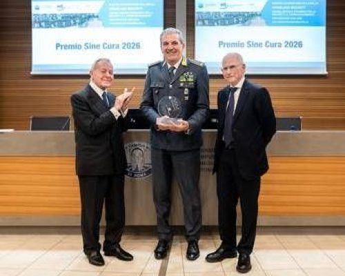 Università Campus Bio-Medico Roma, premio Sine Cura al generale Andrea De Gennaro