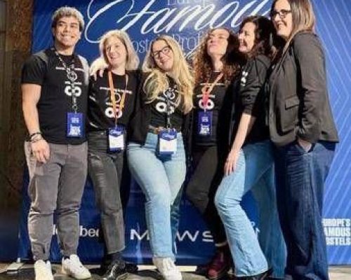 Zaino in spalla ma con più budget e tecnologia, gli ostelli raccontano il moderno backpacker